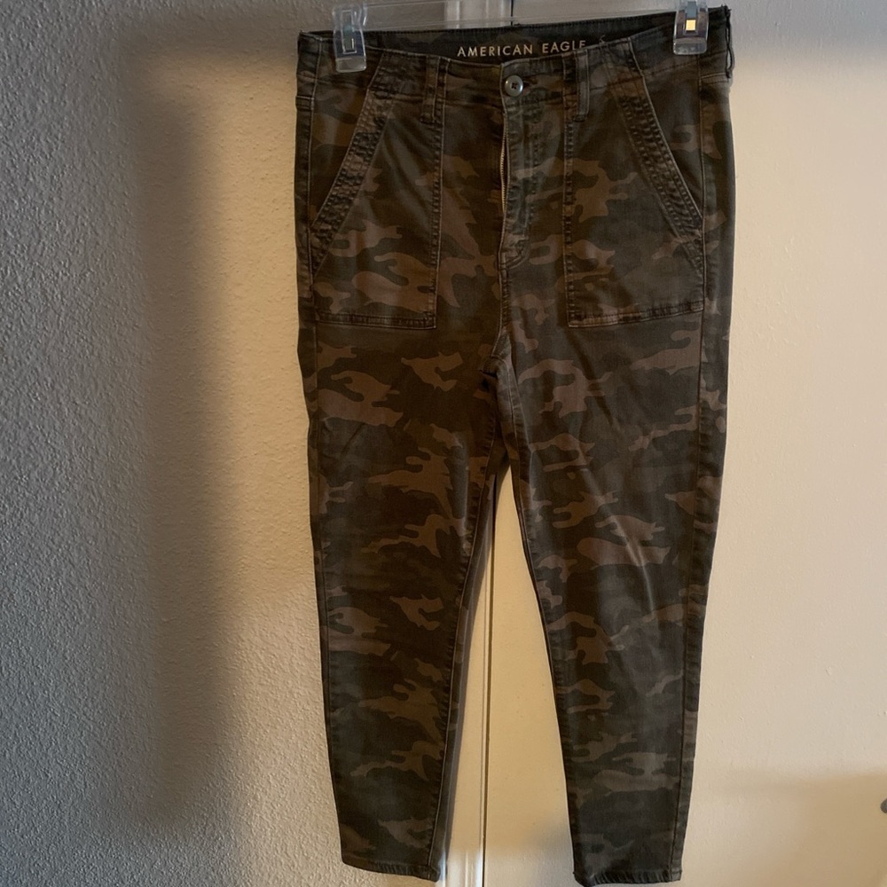 American Eagle Outfitters Women’s Brown Camo Cargo Pants